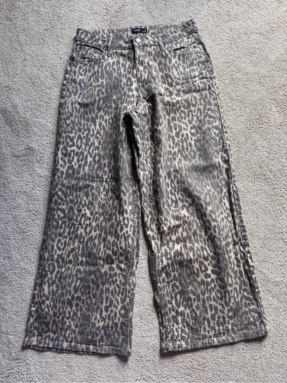Simply Vera Wang animal print jeans 10